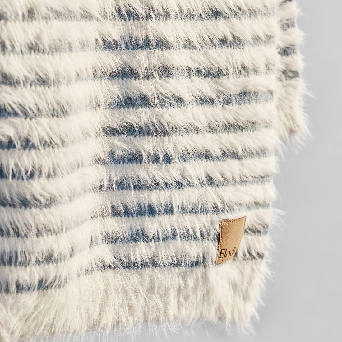 Elodie Details - Furry Knit Deken | Berry Blue - Image 3