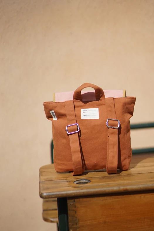 Family Impact Stories - Rugzak | Roze / Chocolade - Image 3