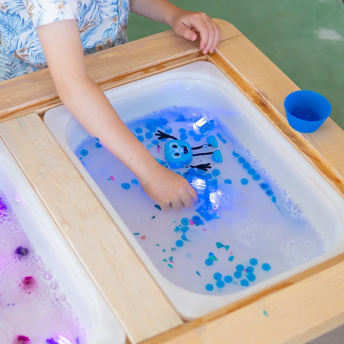 Glo Pals - Badspeeltje Met Licht Light Up | Blair Blue - Image 4