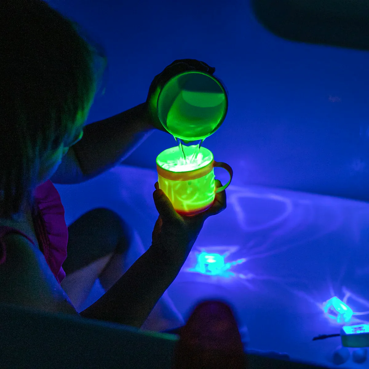 Glo Pals - Badspeeltje Met Licht Light Up | Pippa Green - Image 4