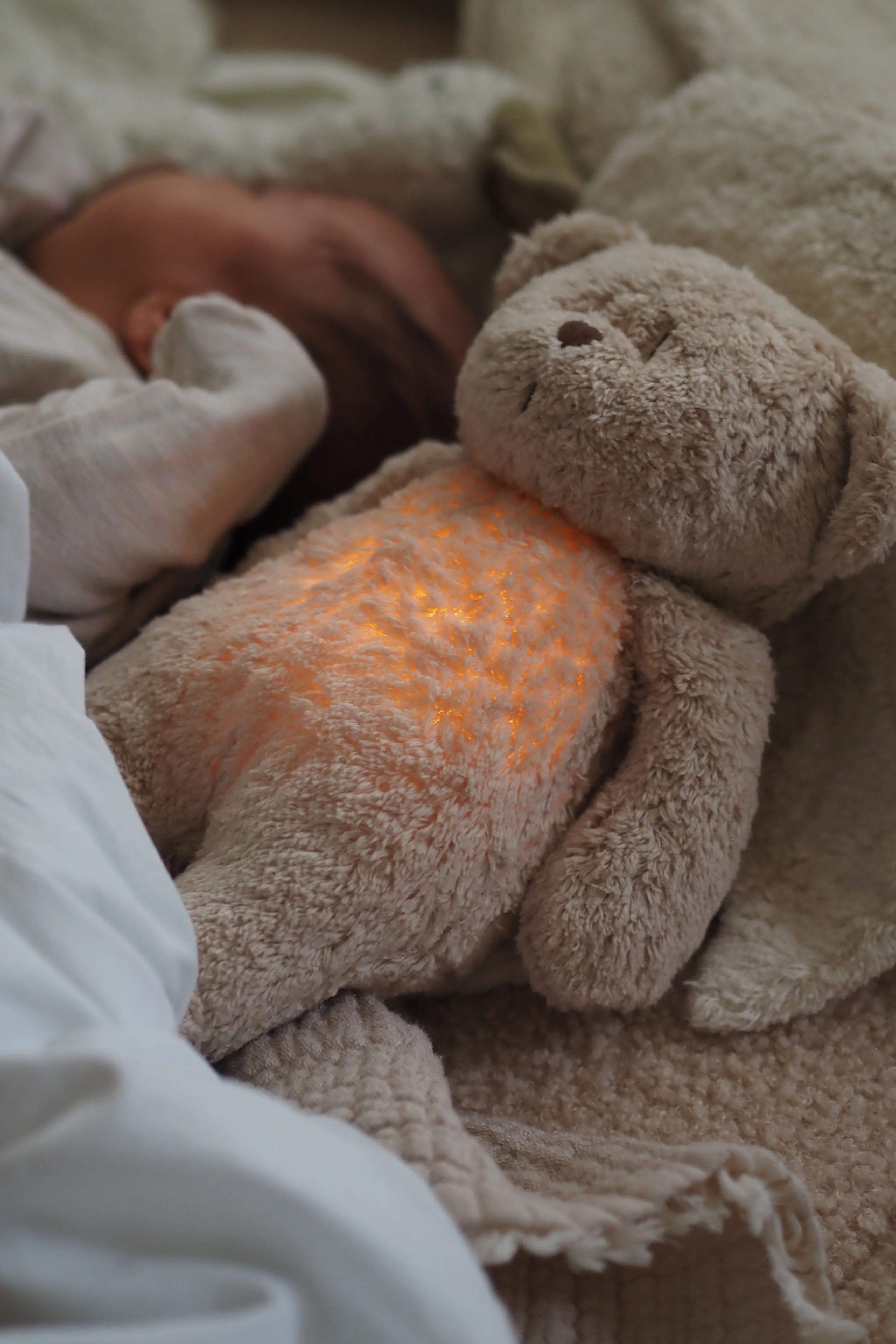 Knuffel The Humming Bear Licht + Geluid 2.0 Sand Natur - Image 6