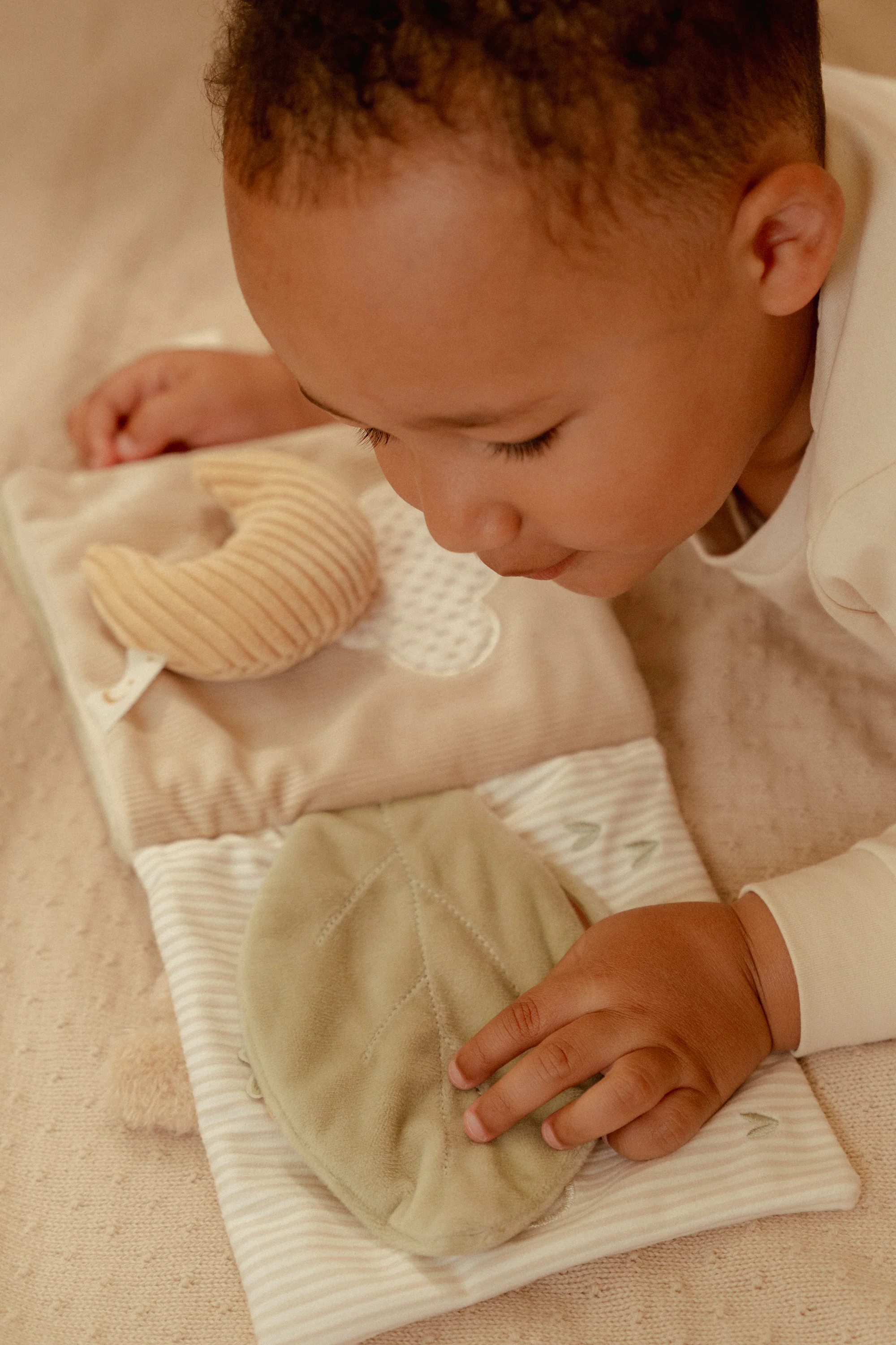 Little Dutch - Activiteitenboekje Newborn Naturals | Zacht Speelboek - Image 6