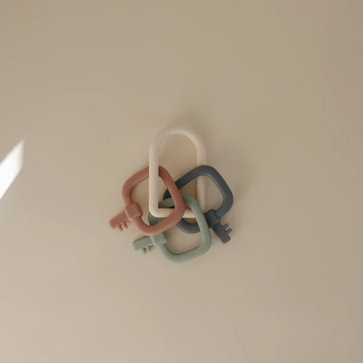 Mushie - Activiteitenspeeltje Sleutelhanger | Silicone - Image 3