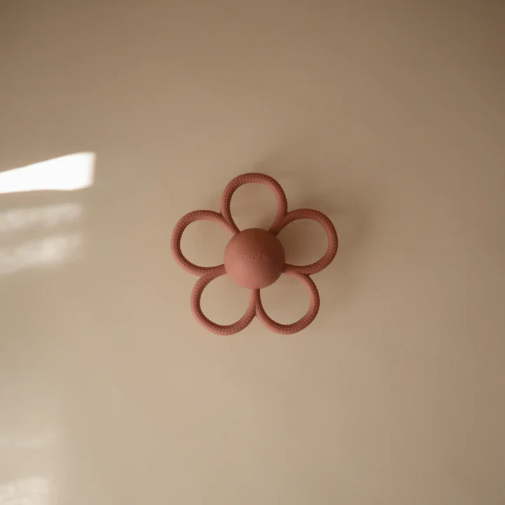 Mushie - Bijtring Daisy | Dusty Rose - Image 3