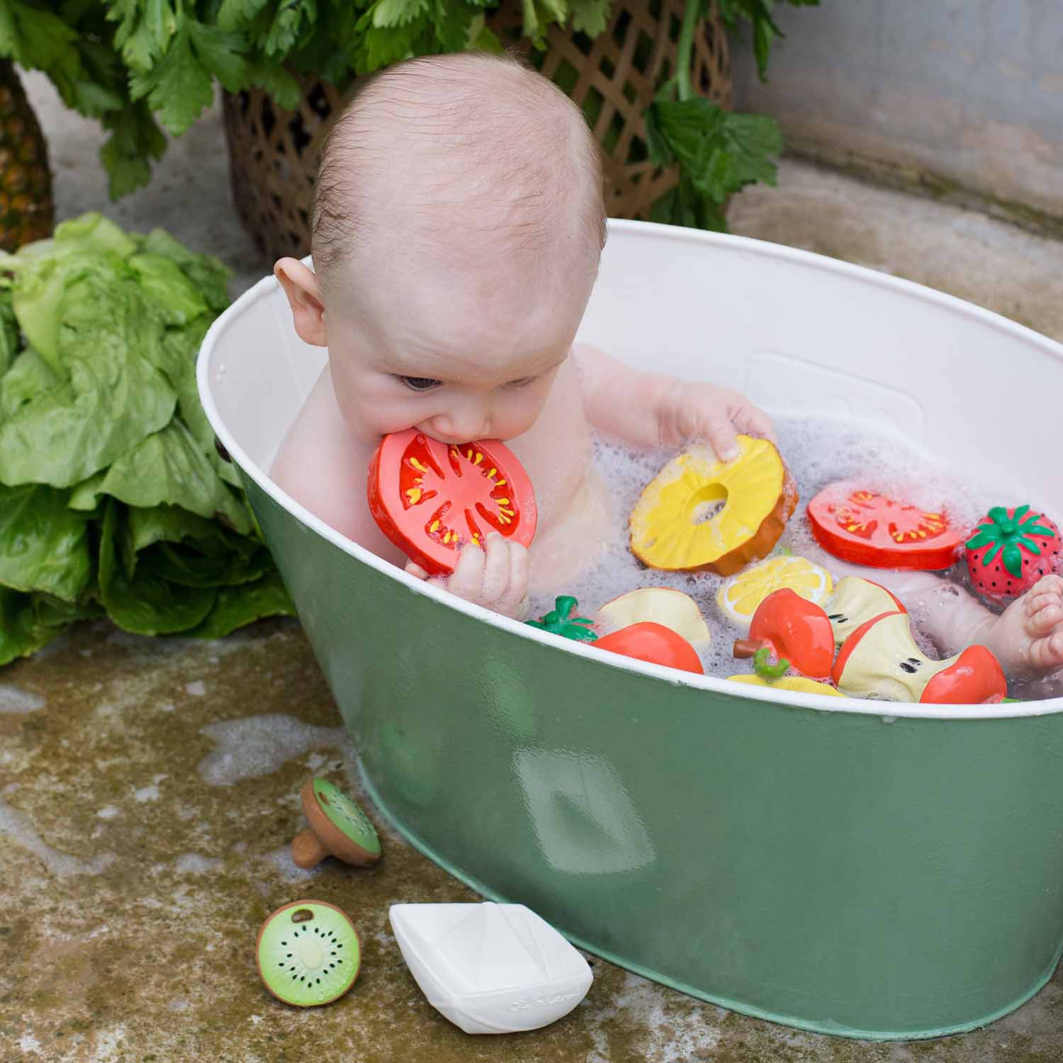 Oli & Carol - Bijtspeeltje & Badspeeltje Renato Tomato | Natuurlijk Rubber - Image 5