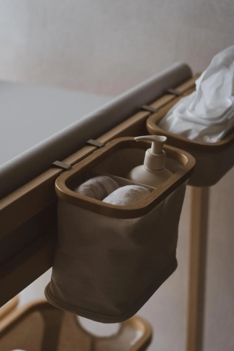Quax - Hangrek Luiertafel voor Flesjes | Natural Beige - Image 3