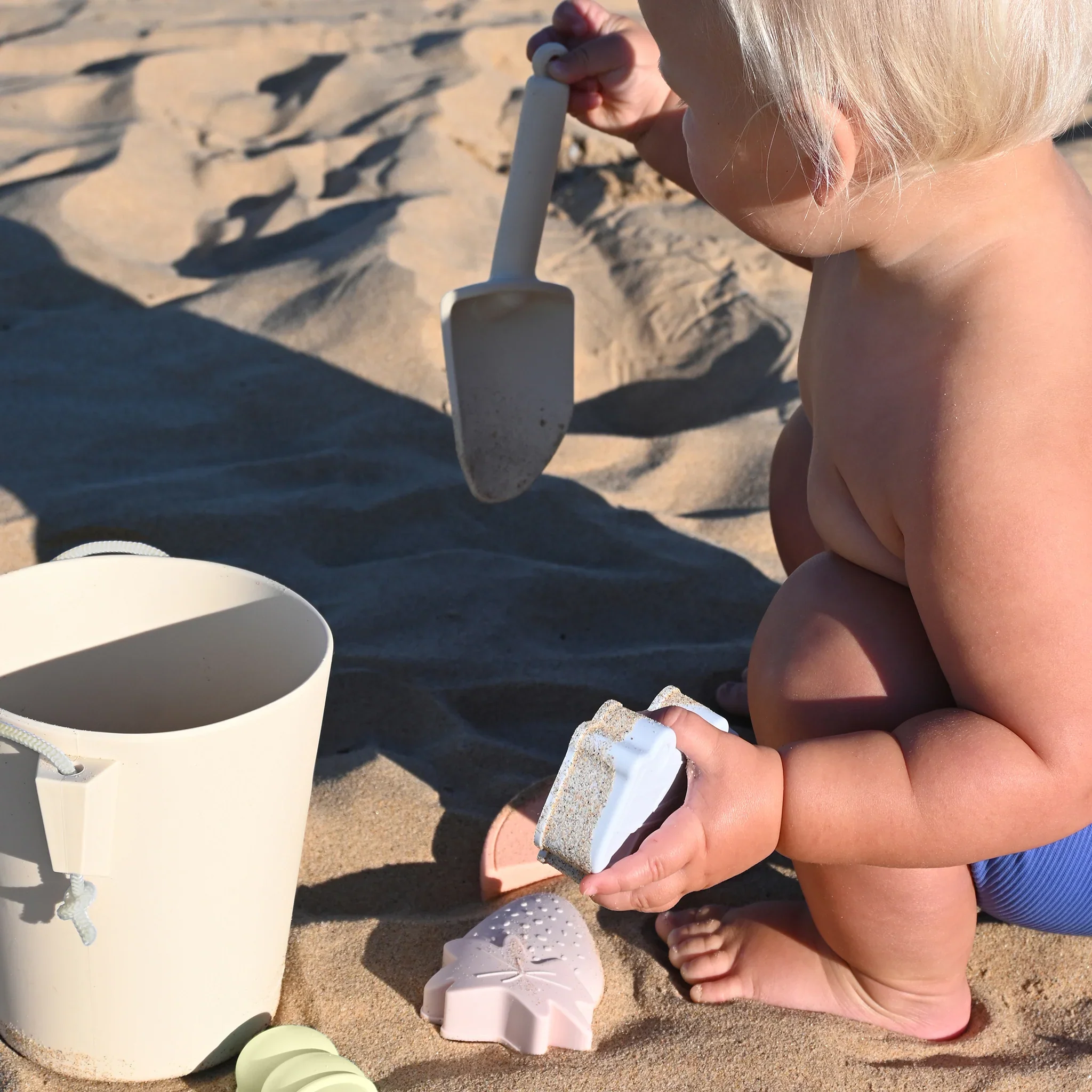 Sunnylife - Silicone Strandset Emmer + Spade | Apple Sorbet Multi - Image 4